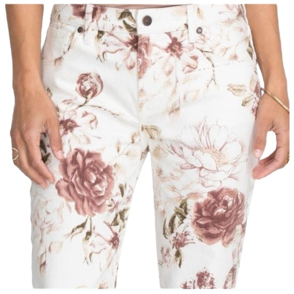 Johnny Was The Cropped Boyfriend Jeans in Rose Nwt - Picture 10 of 16